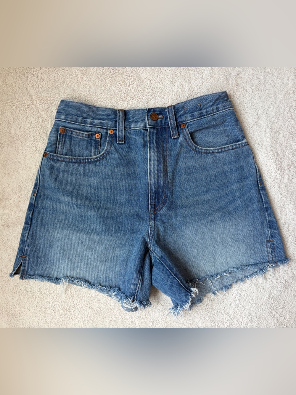 Madewell Cut Off High-Rise Denim Shorts in Medium Blue Women Size 27